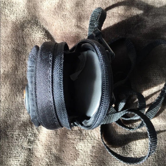 Lowepro Small Camera Bag - Picture 3 of 3